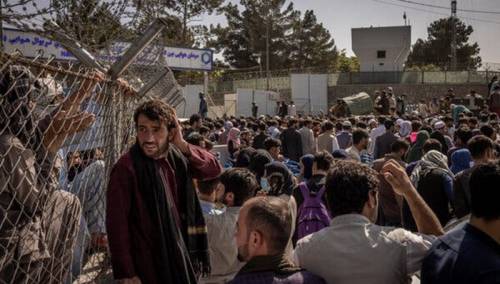 Haos na aerodromu u Kabulu, vojska SAD morala pucati