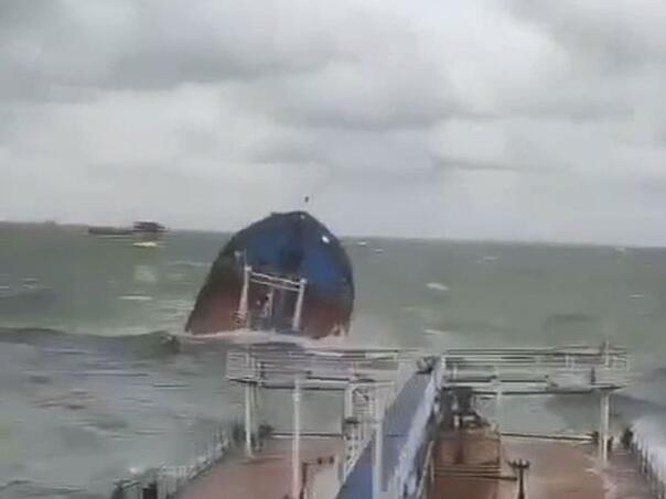 Haos na Crnom moru: Prevrnula se dva tankera, nafta se izlila u more