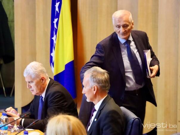 Haos na Domu naroda: Špirić pravi nered, Čović ga podržava!