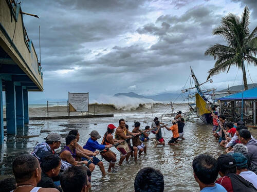 Haos na Filipinima - oluja jača, ima mrtvih, milion ljudi bježi...