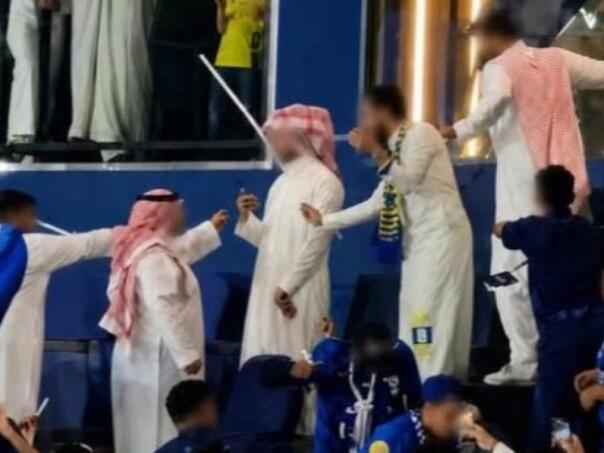 Haos na saudijskom derbiju: Navijači se tukli palicama