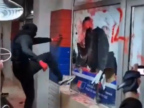 Haos na ulicama Beograda i Novog Sada: Kao u ratnoj zoni