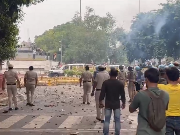 Haos na ulicama New Delhija: Policija suzavcem rastjerala hiljade studenata
