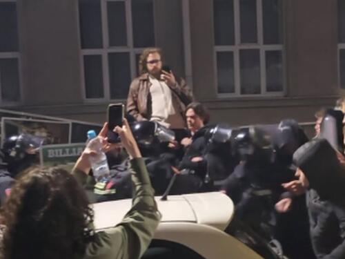 Haos u Beogradu: Specijalci napali studente ispred RTS-a