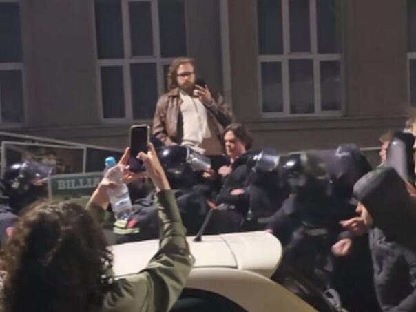 Haos u Beogradu: Specijalci napali studente ispred RTS-a
