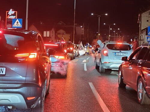 Haos u Fojnici: Pijani vozač autom udario policajca pa ga pretukao