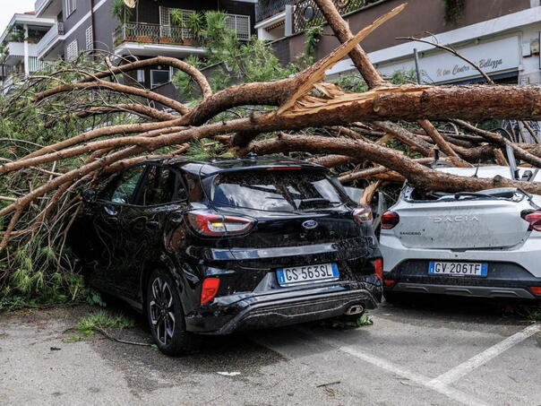Haos u gradu: Pogledajte kakvo je nevrijeme poharalo Rim