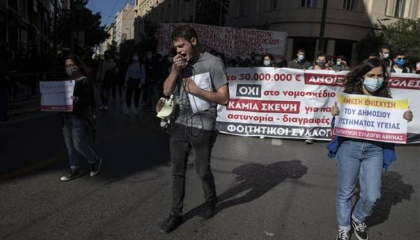 Haos u Grčkoj: Studenti se na protestima sukobili s policijom