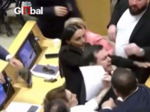 Haos u gruzijskom parlamentu: Rasprava prerasla u masovnu tučnjavu