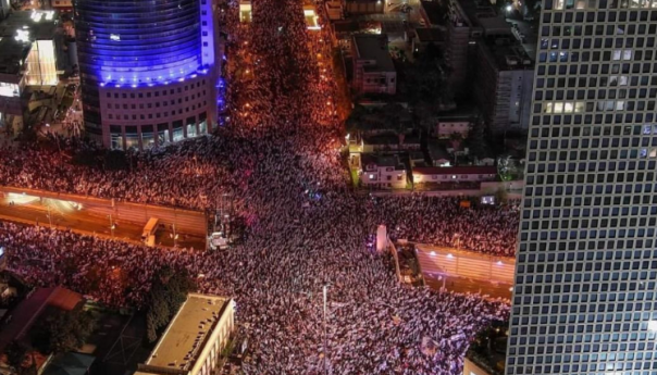 Haos u Izraelu: Hiljade ljudi na ulicama, blokirani letovi