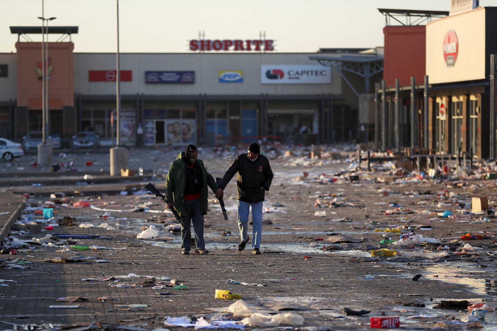 Haos u Južnoj Africi: Gore tržni centri, ubijeno preko 70 ljudi
