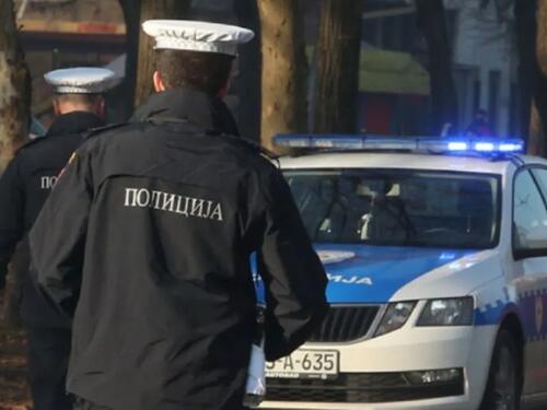 Haos u kafani u Laktašima: Polupao inventar i policijski auto