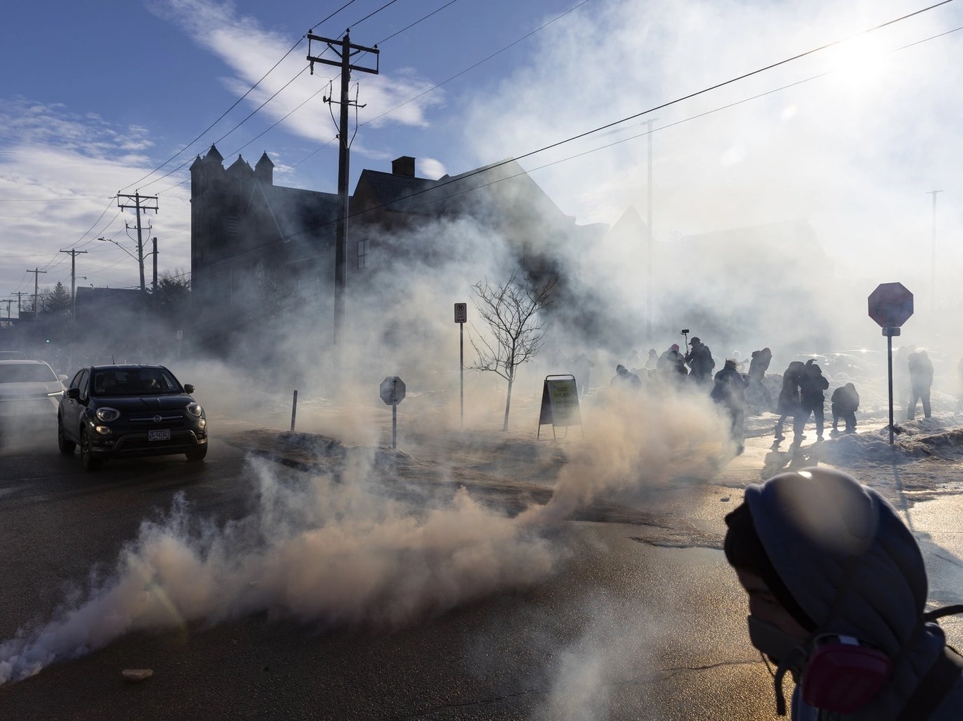 Haos u Minneapolisu: Na demonstrante bačene šok-bombe