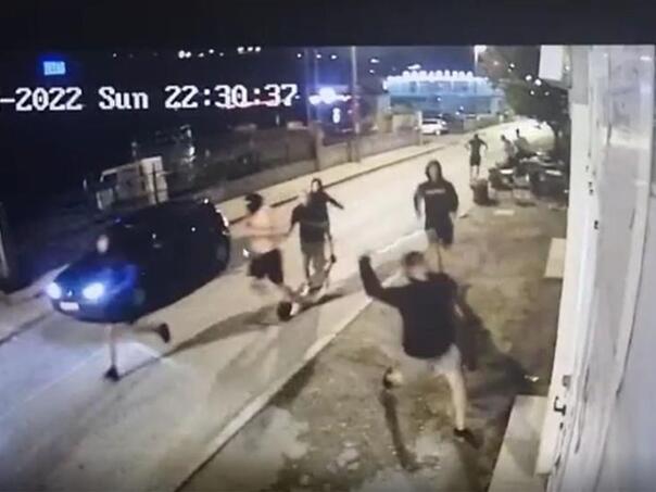 Haos u Mostaru: Maskirane osobe napale navijače AZ Alkmaara