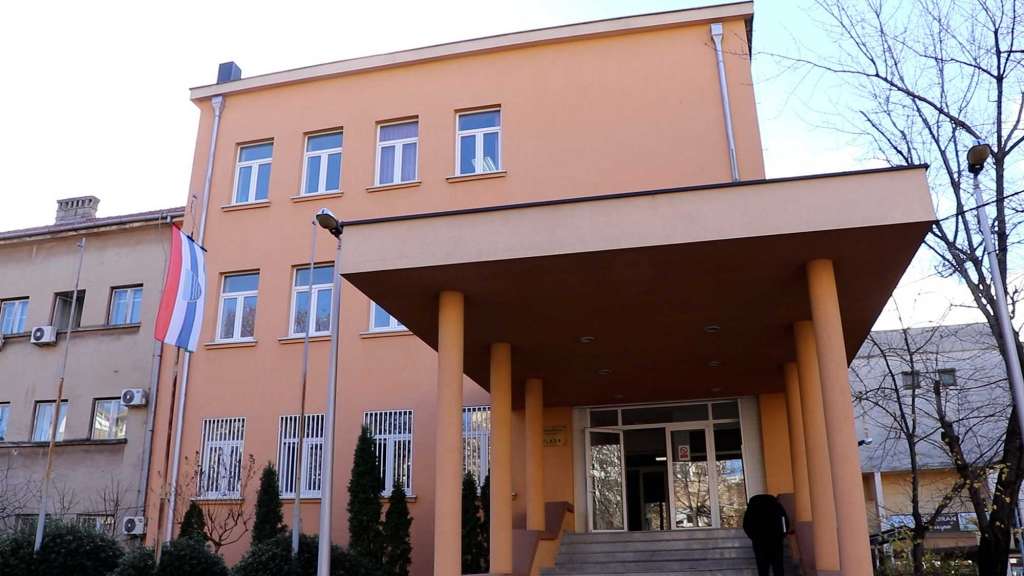 Haos u Mostaru: Medicinar jajima gađao zgradu kantonalne vlade