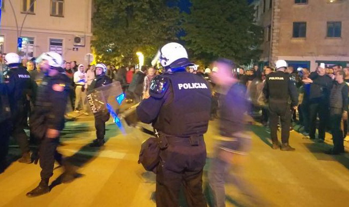 Haos u Nikšiću zbog hapšenja sveštenika, policija bacila suzavac