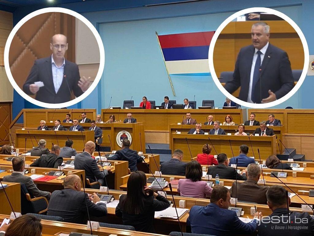 Haos u NSRS, Višković izvrtao Salkića: 'Priznao da su u Srebrenici sahranjeni živi ljudi'
