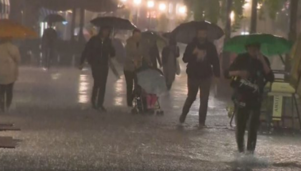 Haos u Rijeci: Potopljen centar, šahtovi letjeli, bujica gotovo ubila čovjeka