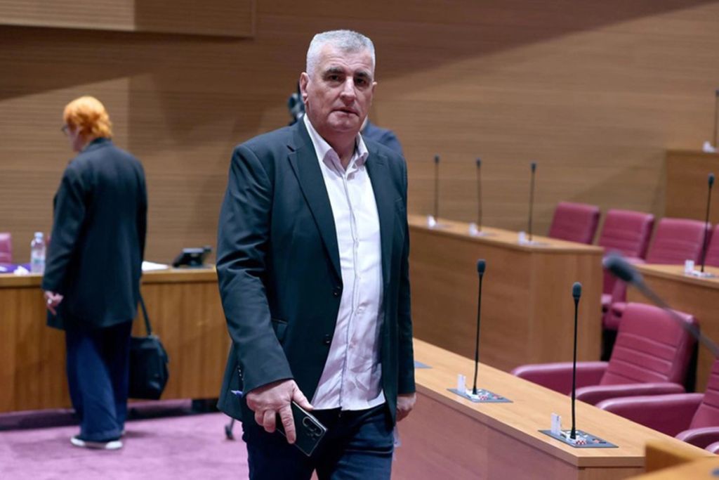 Haos u Saboru: Bulj izbačen iz sale zbog napada na srpsku manjinu