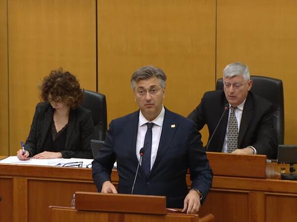 Haos u Saboru: Opozicija lupala od klupe, dok je Plenković govorio