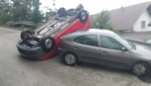 Haos u Sarajevu: Uništeni automobili, jedan završio na krovu, oprezno vozite