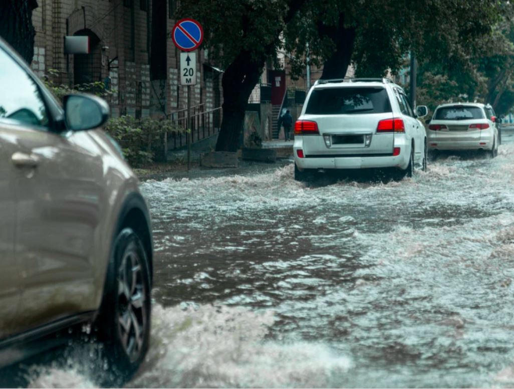 Haos u Španiji: Letovi otkazani, ulice poplavljene, vojska spašava građane