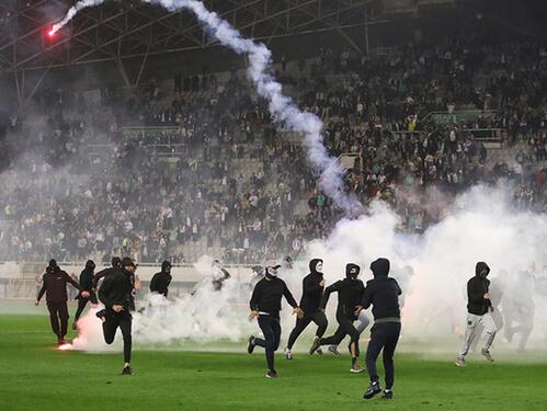 Haos u Splitu: Više od 50 uhapšenih, tri policajca u bolnici, neredi u gradu...