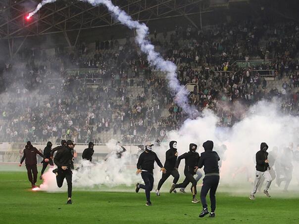 Haos u Splitu: Više od 50 uhapšenih, tri policajca u bolnici, neredi u gradu...