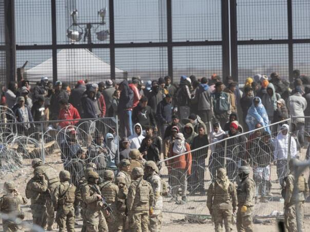 Haos u Texasu: Ilegalni imigranati probila ogradu i napali graničare