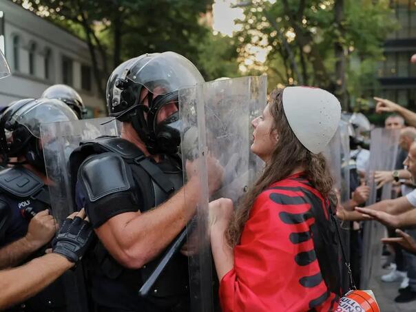 Haos u Tirani: Demonstranti gađali policiju, traže ostavku Rame