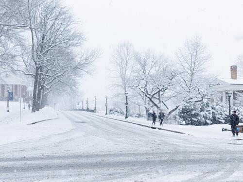 Haos u Virginiji: Stotine udesa zbog snijega i leda, desetine hiljada ljudi bez struje