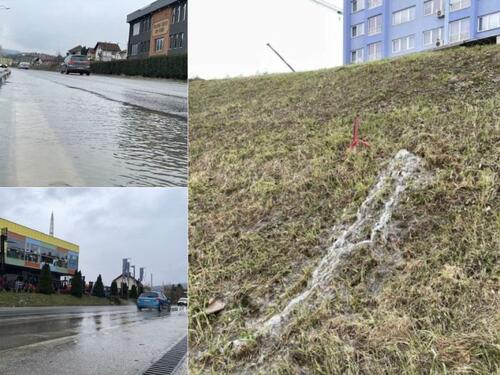 Haos u Vogošći: Pukla cijev, voda šiklja na glavnu ulicu