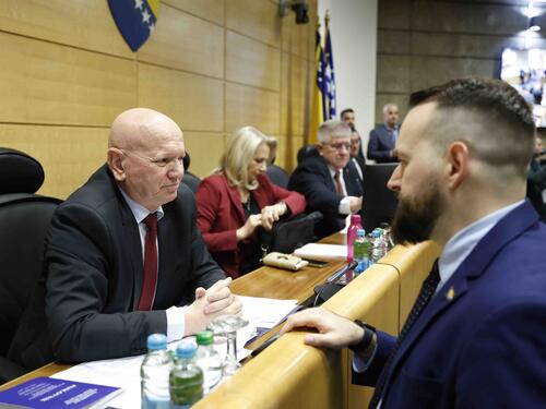 Haotičan početak sjednice: Miokovića žele dva puta smijeniti