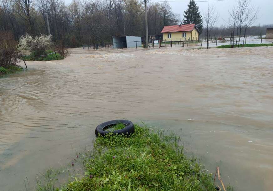 Haotično u Banjaluci: Mještani proveli besanu noć, vodostaj i dalje raste