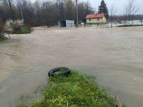 Haotično u Banjaluci: Mještani proveli besanu noć, vodostaj i dalje raste