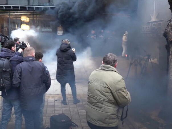 Hapšenja i suzavac u Prištini zbog dolaska predsjednice Specijalnog suda