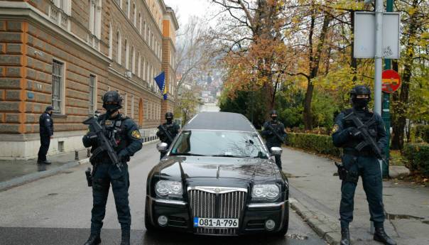 Hasan Muratović uz policijske počasti ukopan u haremu Alipašine džamije