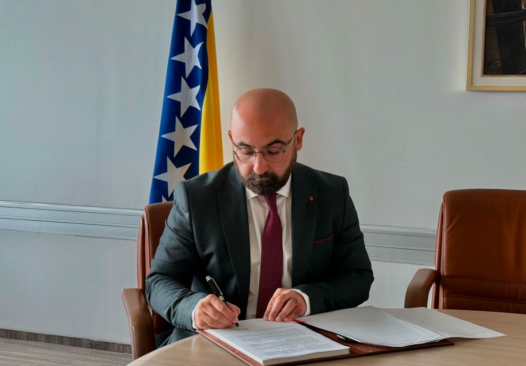 Hasanović: Ako Amidžić danas ne potpiše, sutra ću ja sredstva za izbore