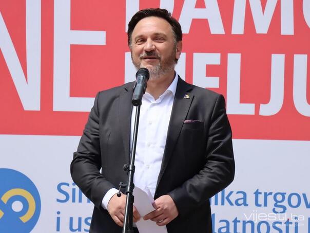 Hasičević radnicima: Bez vas nećemo donijeti niti jednu jedinu odluku