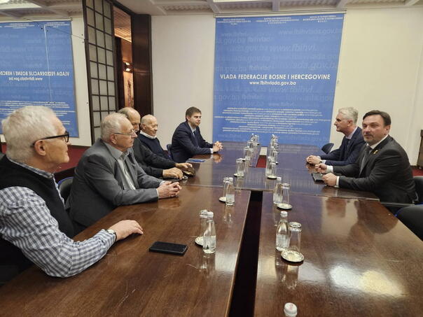 Hasičević: Snižavanjem cijena osnovnih prehrambenih namirnica pomoći penzionerima