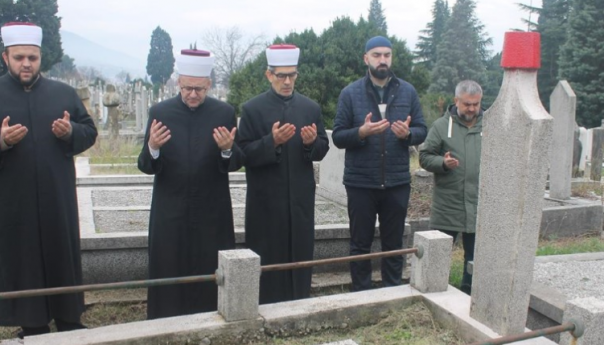 Hatma dova nad kaburom mostarskog muftije hafiza Omer ef. Džabića