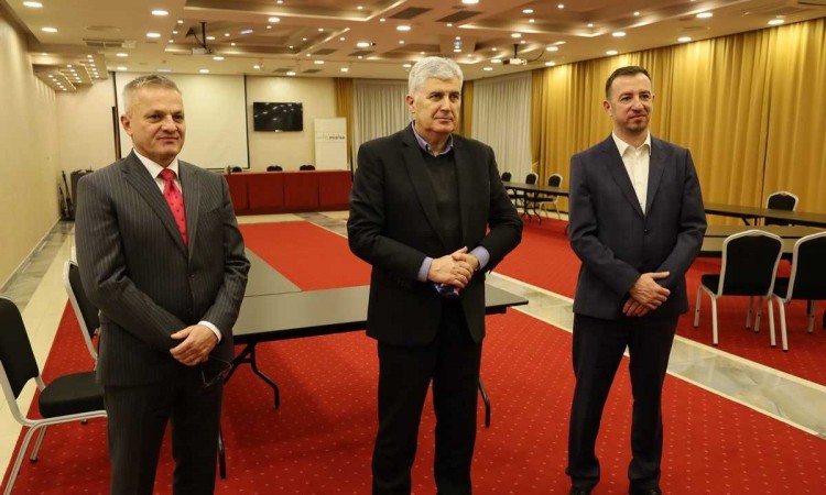 HDZ BiH: Hrvati u Bosni i Hercegovini uz Petrinju, Glinu i Sisak