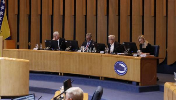 HDZ i SNSD oborili zakon: Plaće političarima će se povećati