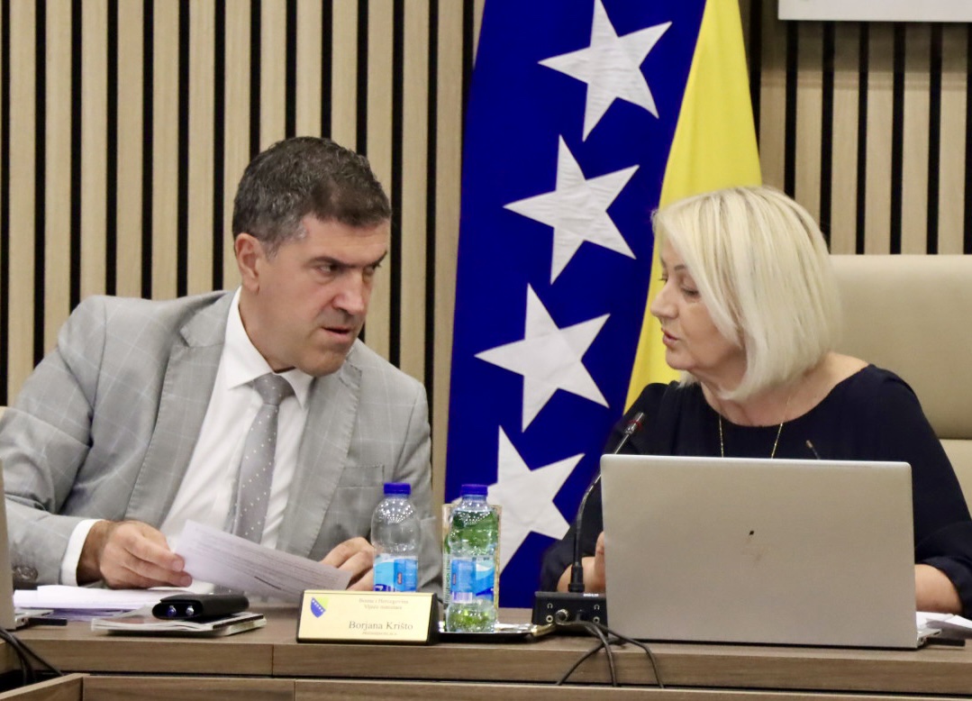 HDZ i SNSD preuzeli institucije: Bošnjaci pune 50 posto budžeta, a upravljaju sa samo 15 posto