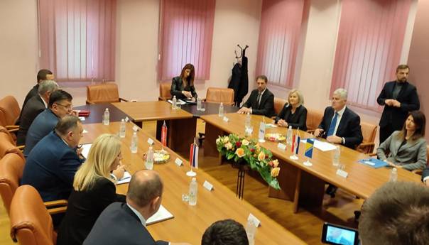 HDZ i SNSD složni u zahtjevu za smjenu članova CIK-a