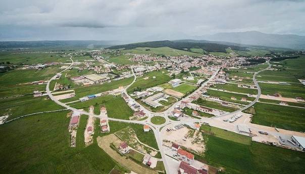 HDZ izbacio dvojicu ministara i četiri zastupnika