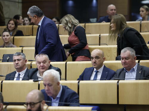 HDZ srušio zakon koji je trebao ukinuti lažne tražitelje posla