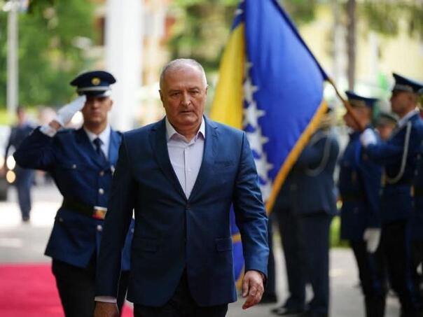 Helez: Dodik bi sve dijelio na tri, ali neće ići tako