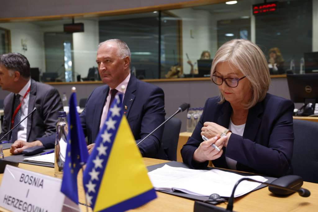 Helez: EU očekuje napredak do oktobra
