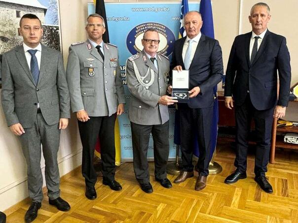 Helez, Galić i Goganović s njemačkim vojnim izaslanicima: Donacija za infrastrukturne objekte OSBiH